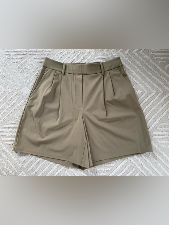 lululemon athletica Pants - NWT lululemon athletica Daydrift Pleated Shorts